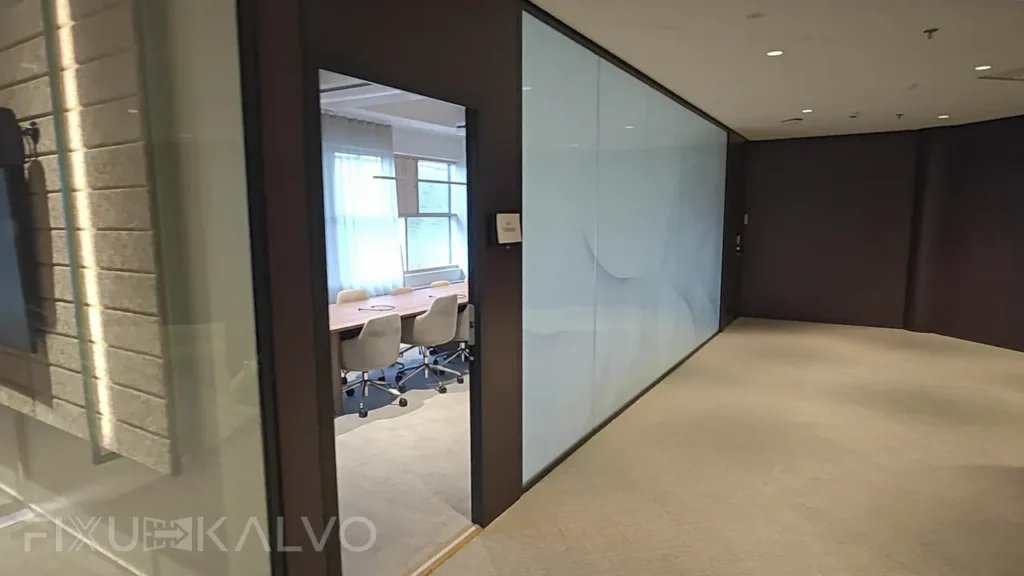 Älykalvot asennettuna Microsoftin toimistossa Keilaniemessä