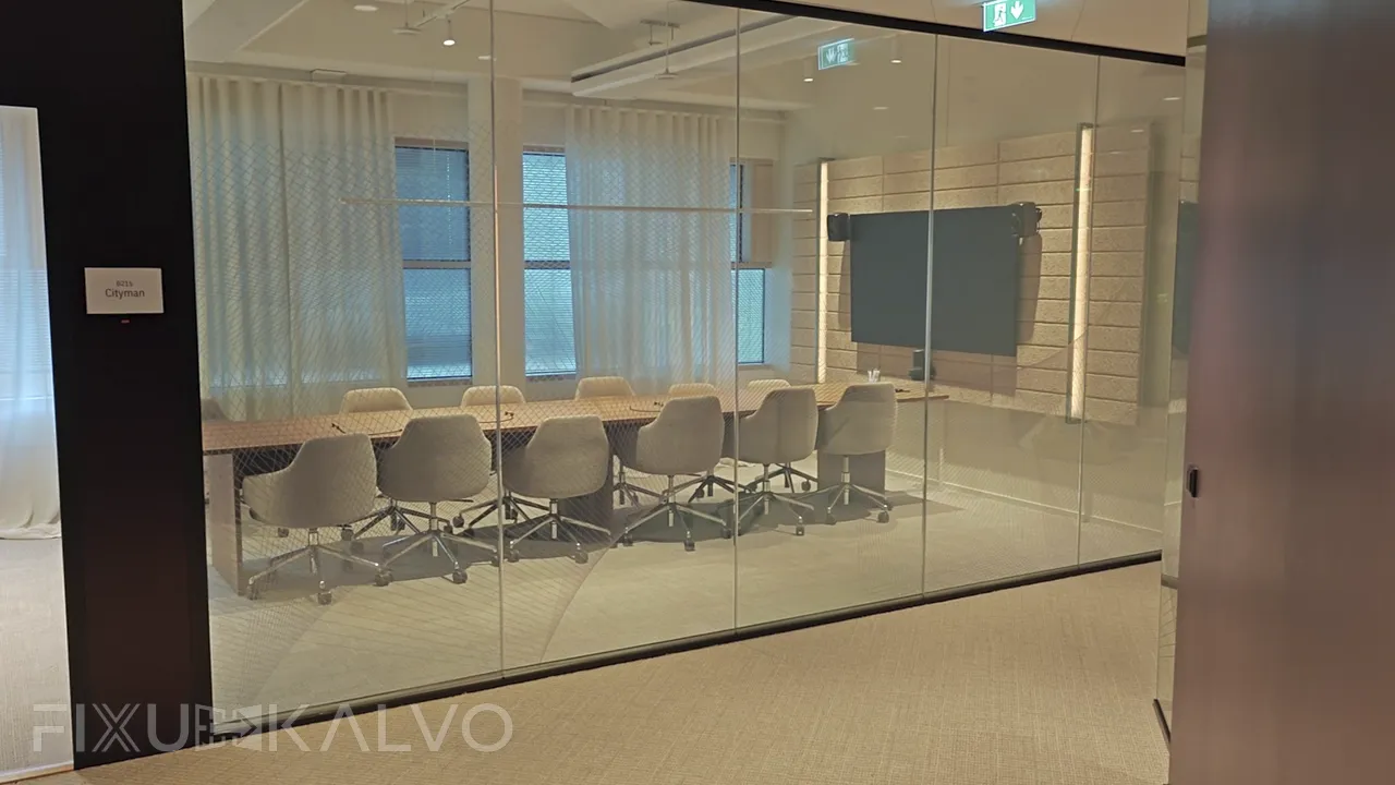 Älykalvot asennettuna Arkin toimistoon Keilaniemessä