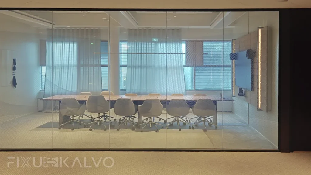 Älykalvot asennettuna Microsoftin toimistossa Keilaniemessä