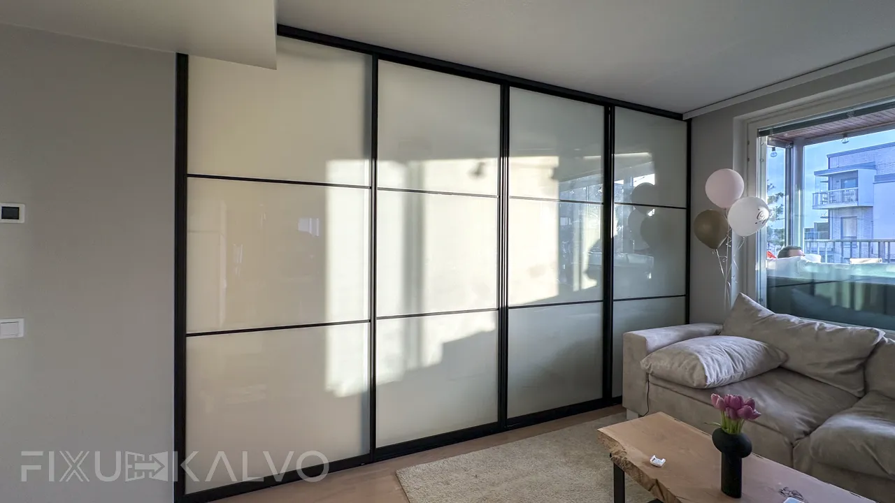 Älykalvot asennettu liukuoviin