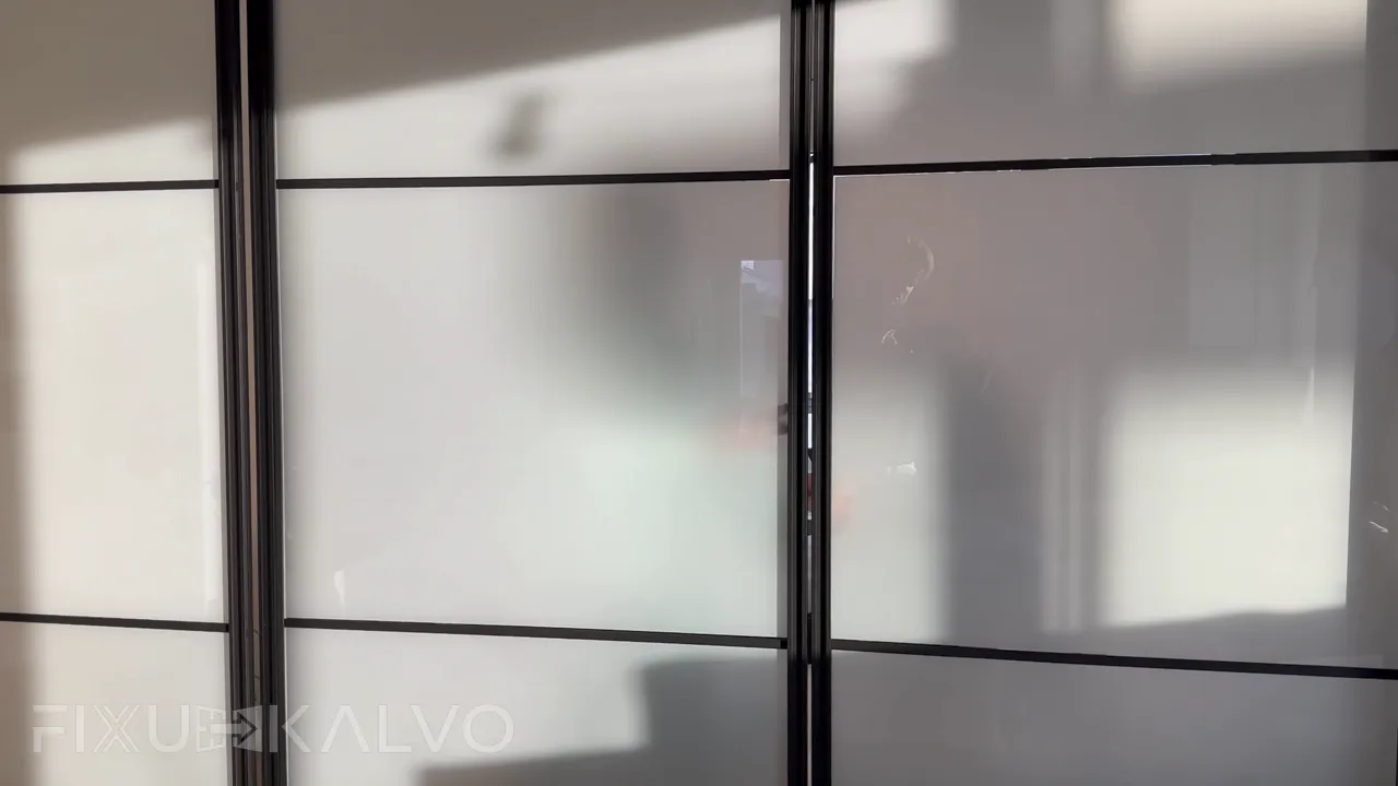 Älykalvot asennettu liukuoviin