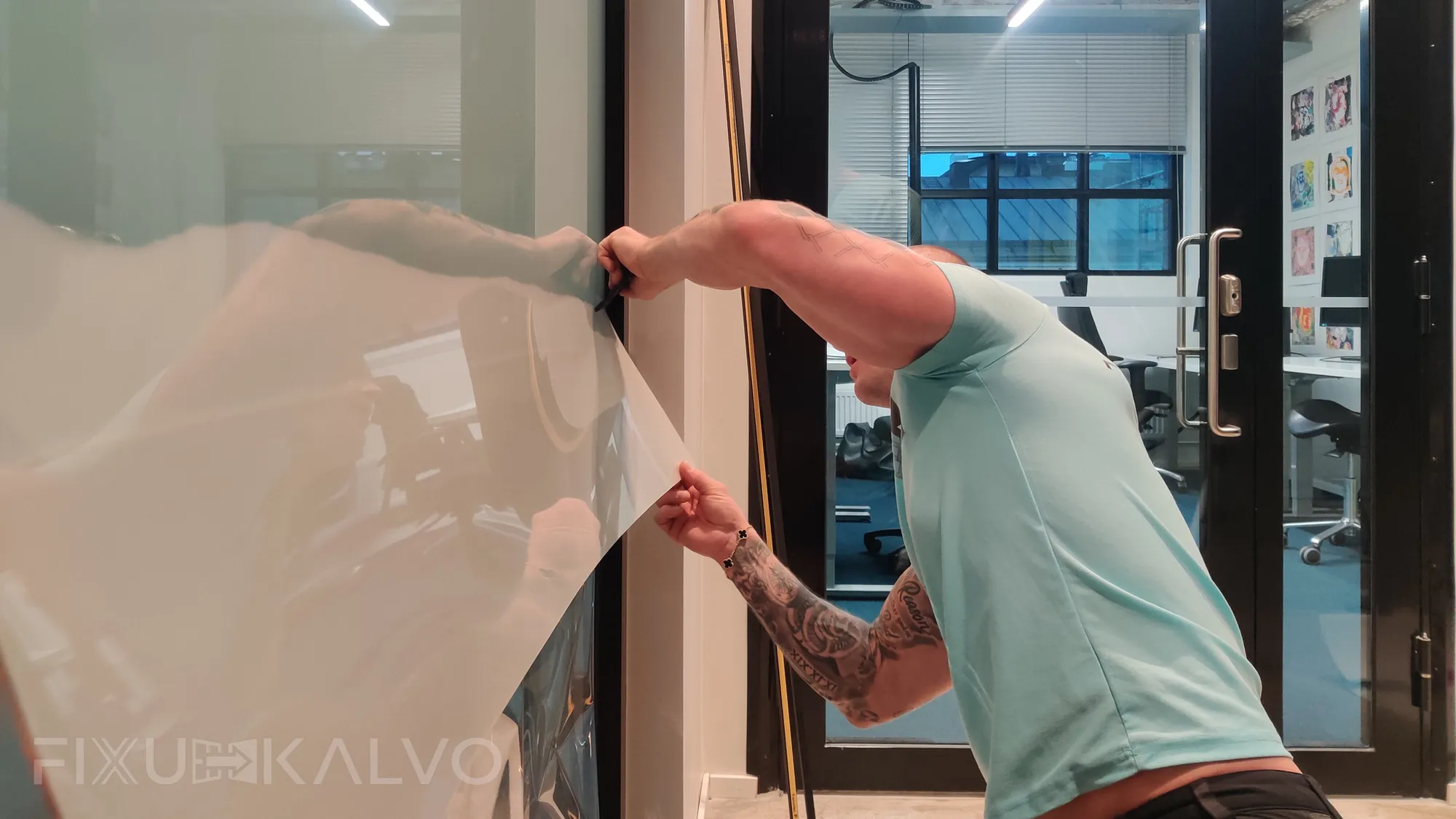 Älykalvojen asennustyö käytävään