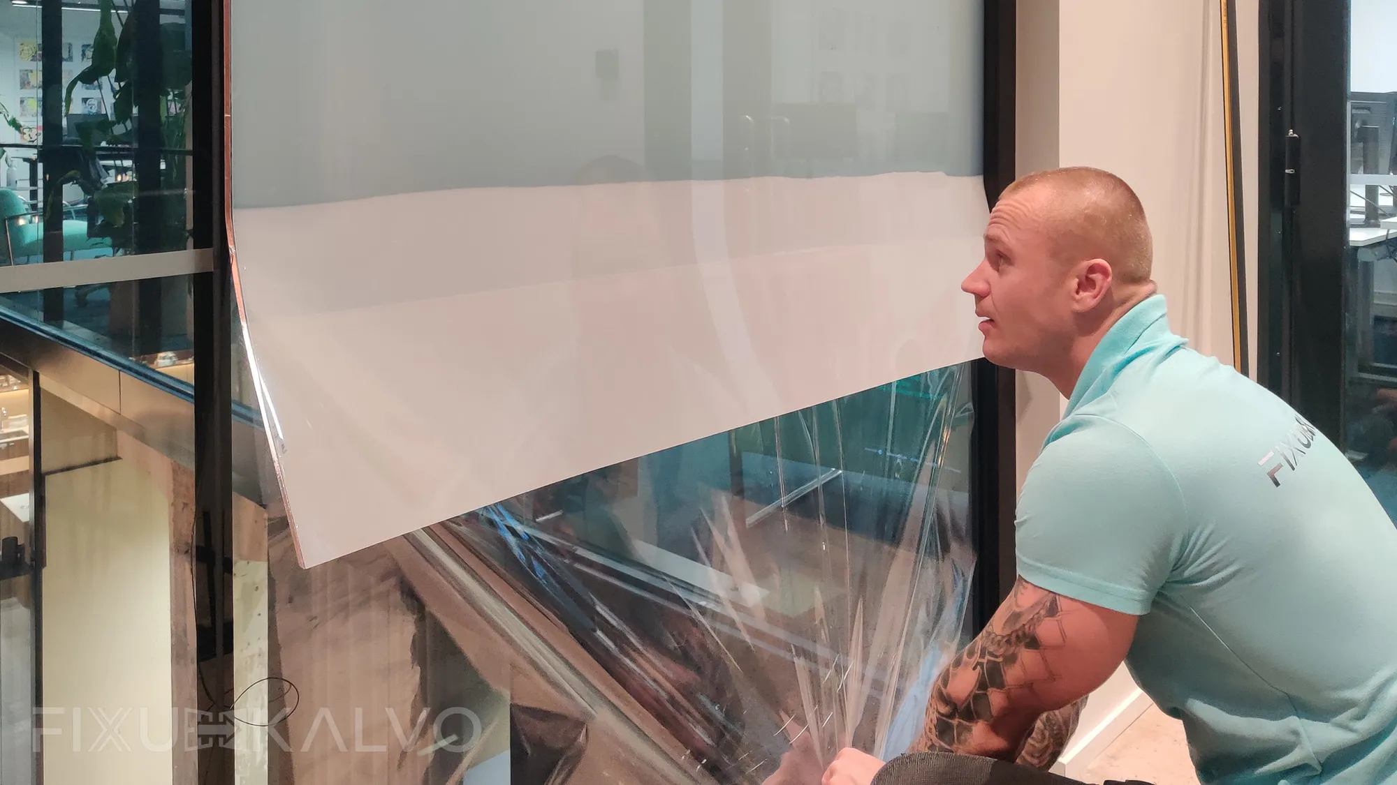 Älykalvojen asennustyö käytävään