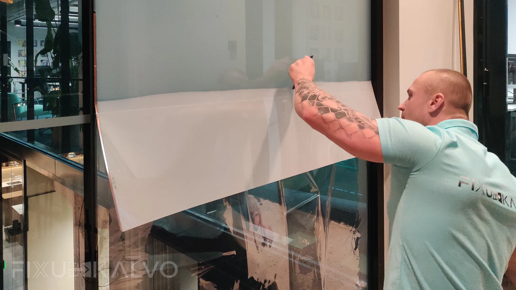 Älykalvojen asennustyö käytävään