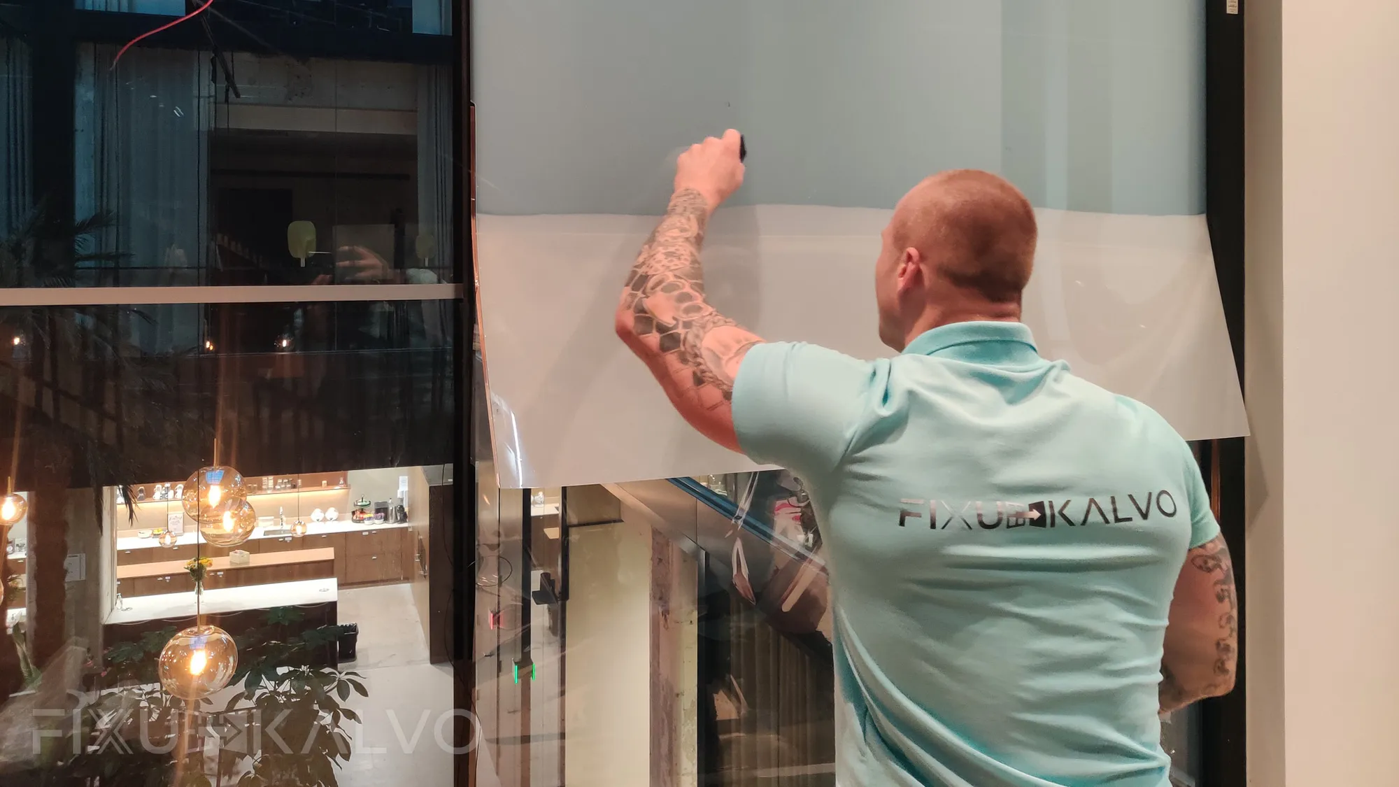 Älykalvojen asennustyö käytävään