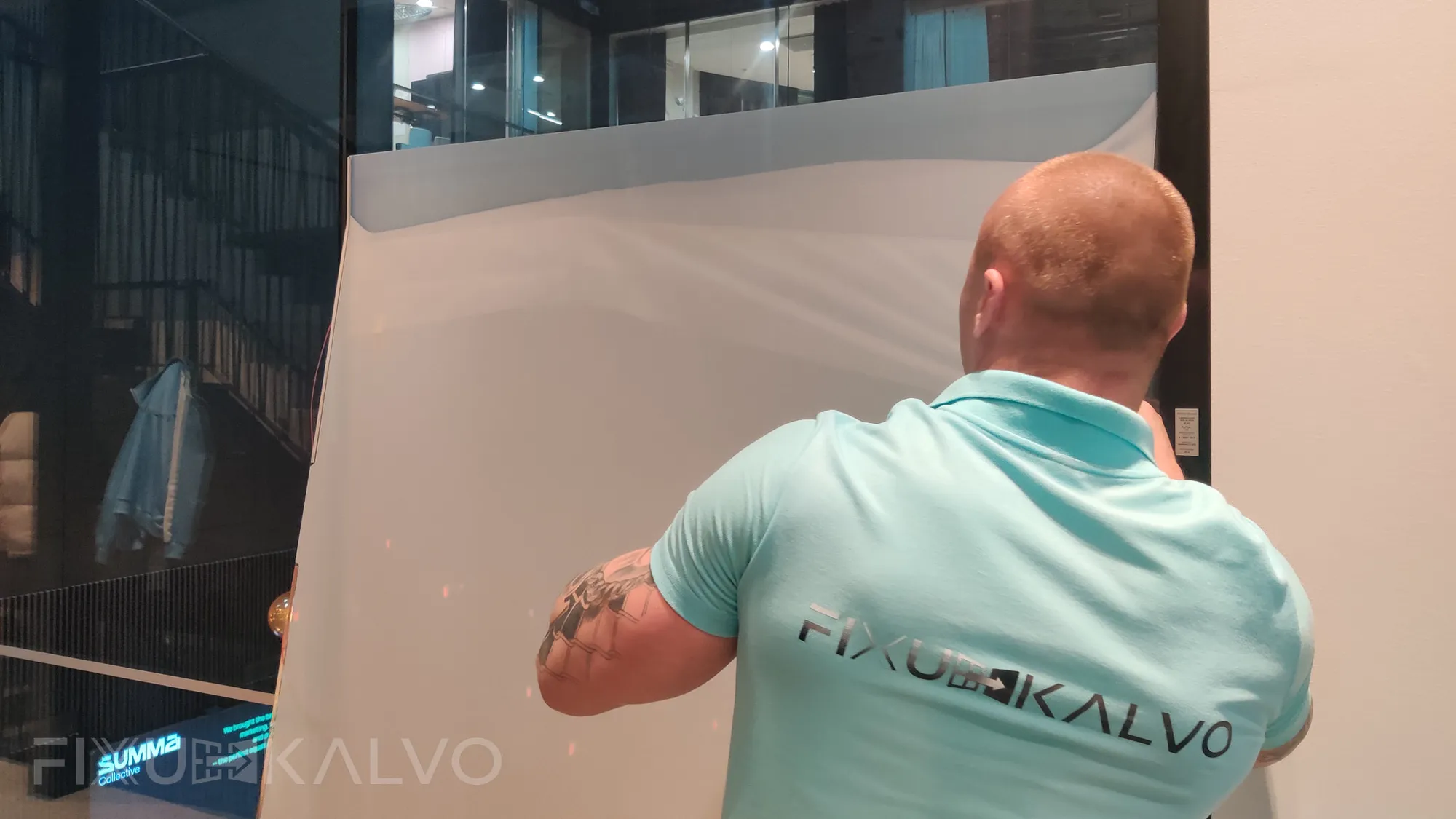 Älykalvojen asennustyö käytävään