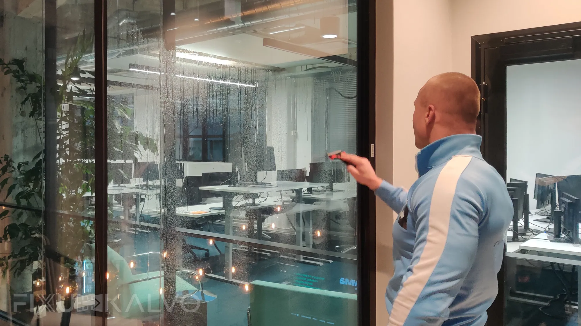 Älykalvojen asennustyö käytävään